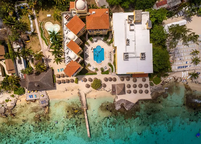 Playa Azul Hotel 4*